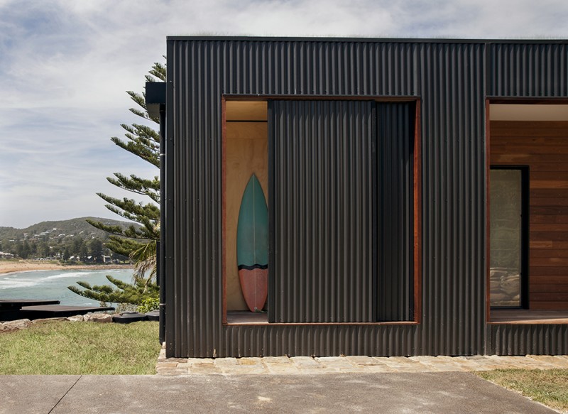 This Green Roofed Beach House Arrived on the Back of a Truck