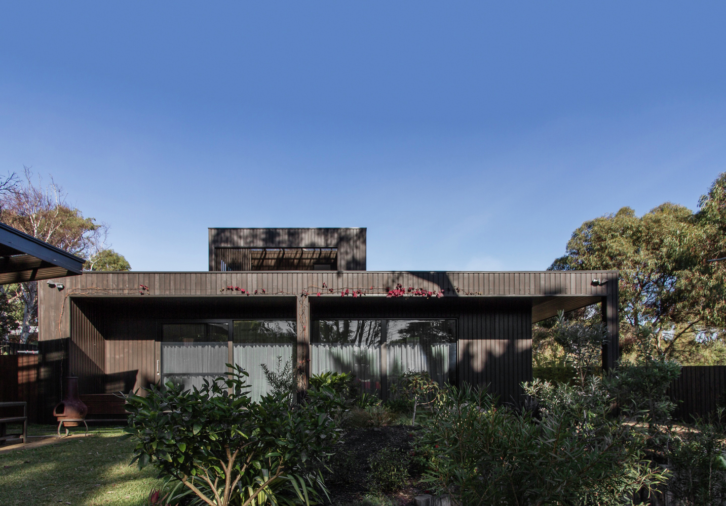 Bass Street Residence by B.E Architecture (via Lunchbox Architect)