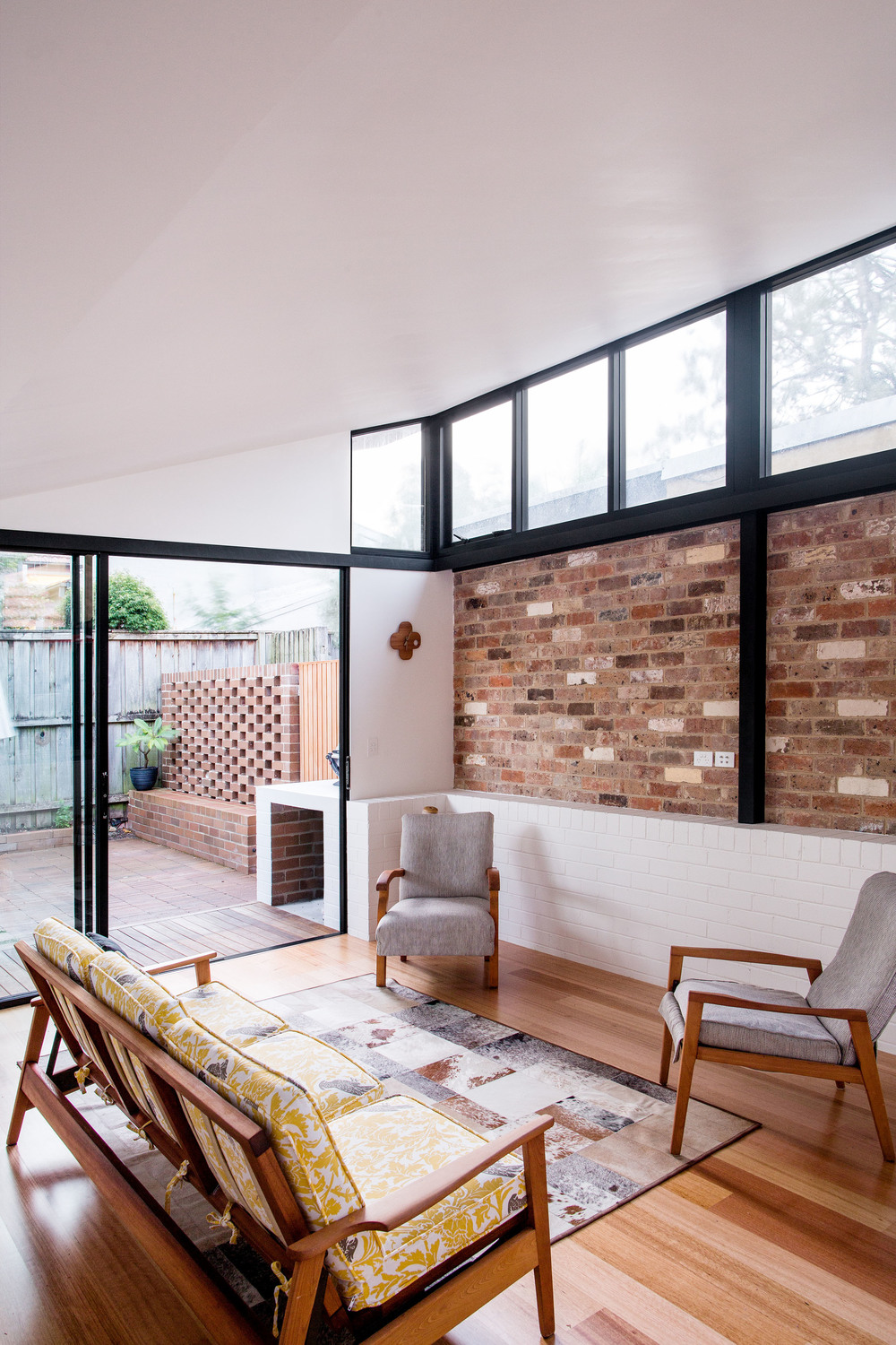 Reclaimed Bricks Provide Warmth and Solidity to Otherwise Light Home