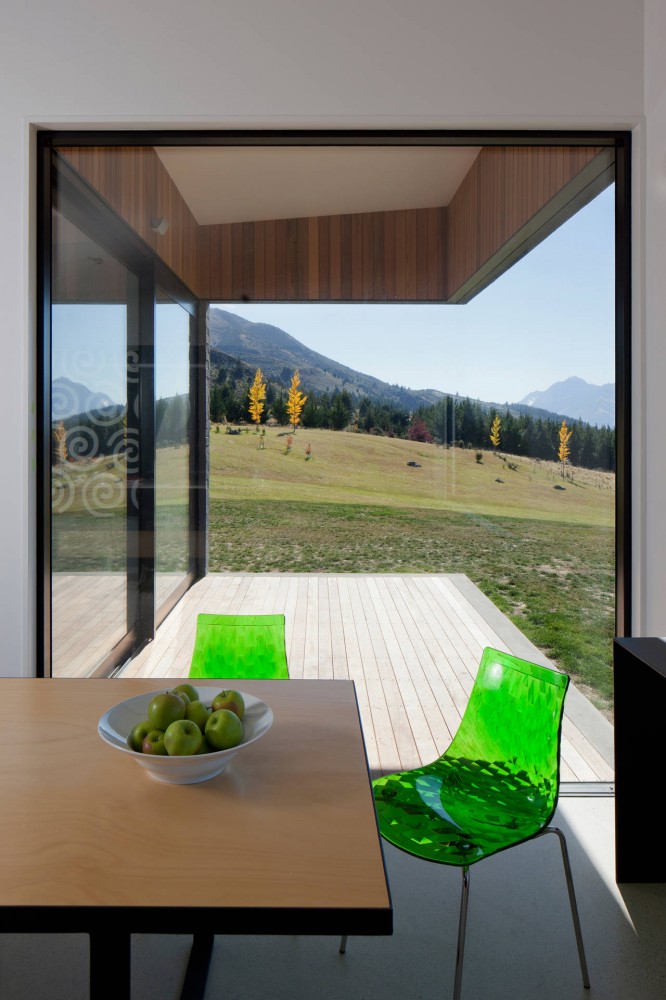 Lake Hawea Courtyard House by Glamuzina Paterson Architects (via Lunchbox Architect)