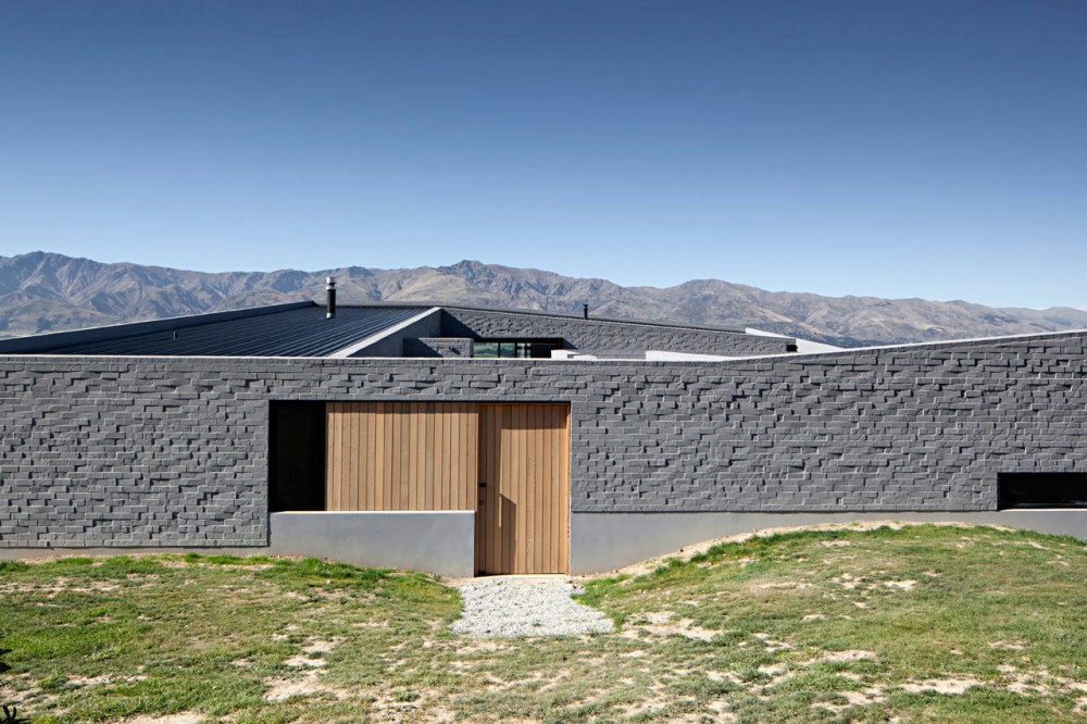 Lake Hawea Courtyard House by Glamuzina Paterson Architects (via Lunchbox Architect)