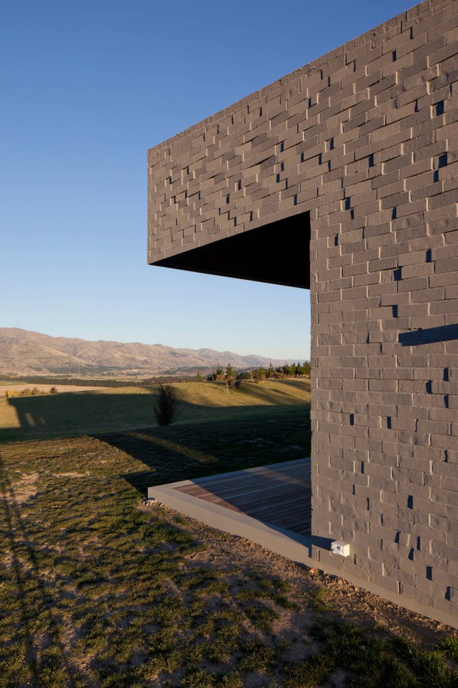 Lake Hawea Courtyard House by Glamuzina Paterson Architects (via Lunchbox Architect)