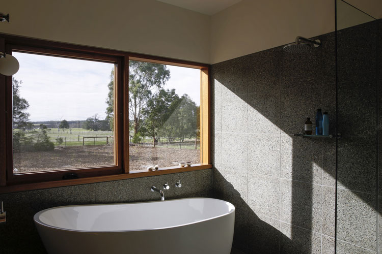 Leura Lane House bathroom overlooks the landscape