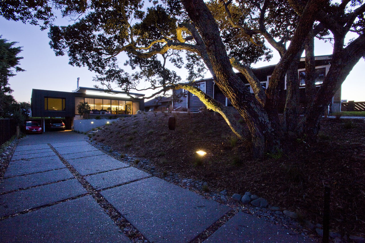 Screened by Pohutukawa House by Architecture Bureau (via Lunchbox Architect)