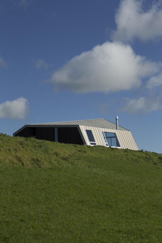 Sculptural Hilltop Home and Writer's Studio the Perfect Entertainer